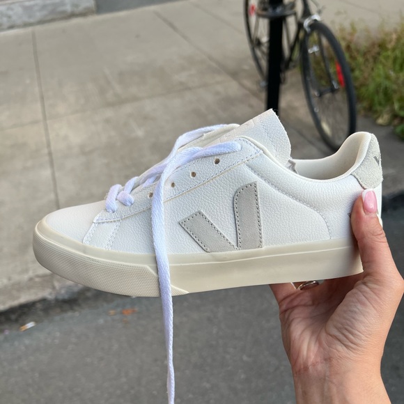 Never worn still in the box size EU37 - Picture 4 of 8